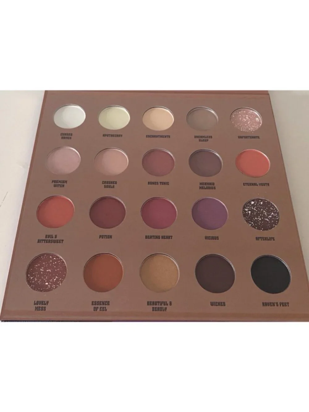 Taste Beauty Disney Villains Eyeshadow Palette Evil Queen 20 Shades Maleficent